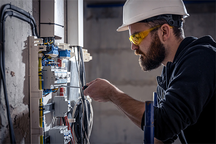 Instalaciones eléctricas que requieren certificación plena con RETIE 2024