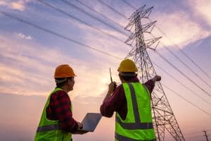 ¿Cuáles son los beneficios de certificar bajo RETIE 2024 para fabricantes y comercializadores?